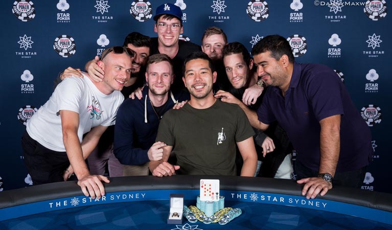 Matthew Wakeman posing with the rest of the final table