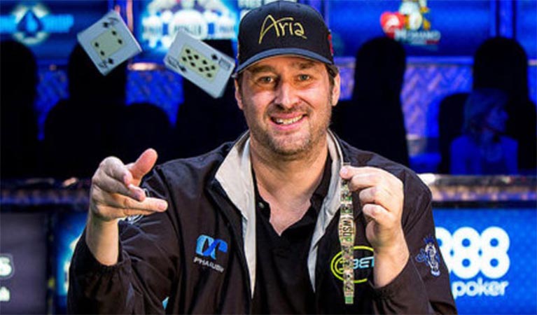 Phil Hellmuth wins yet another bracelet