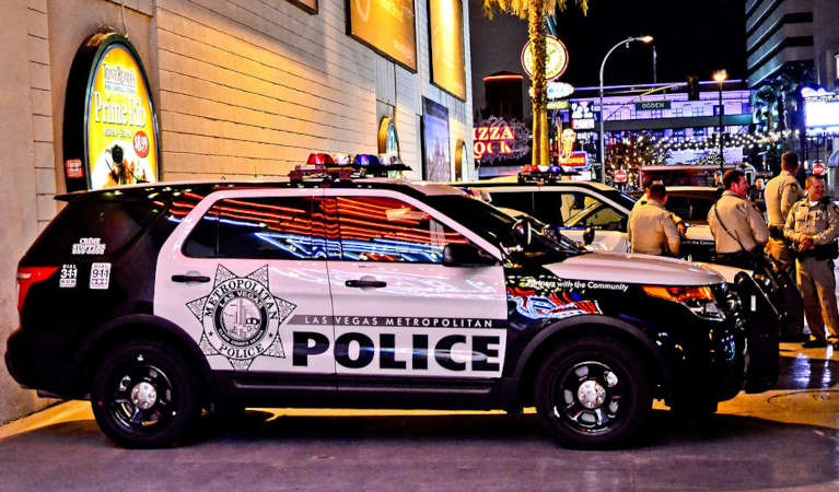 las-vegas-metropolitan-police-car-and-officers