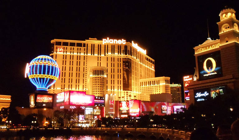 planet-hollywood-casino-at-night
