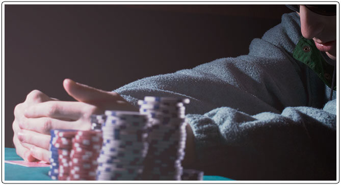 Image of UTG poker player checking his cards